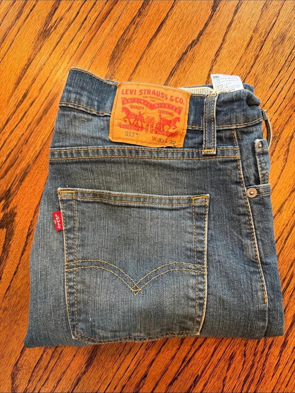 Levis slim straight